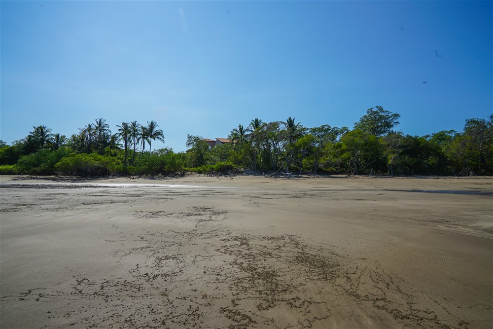 Under Contract Boca Chica, Panama Large Oceanfront Condominium Villas