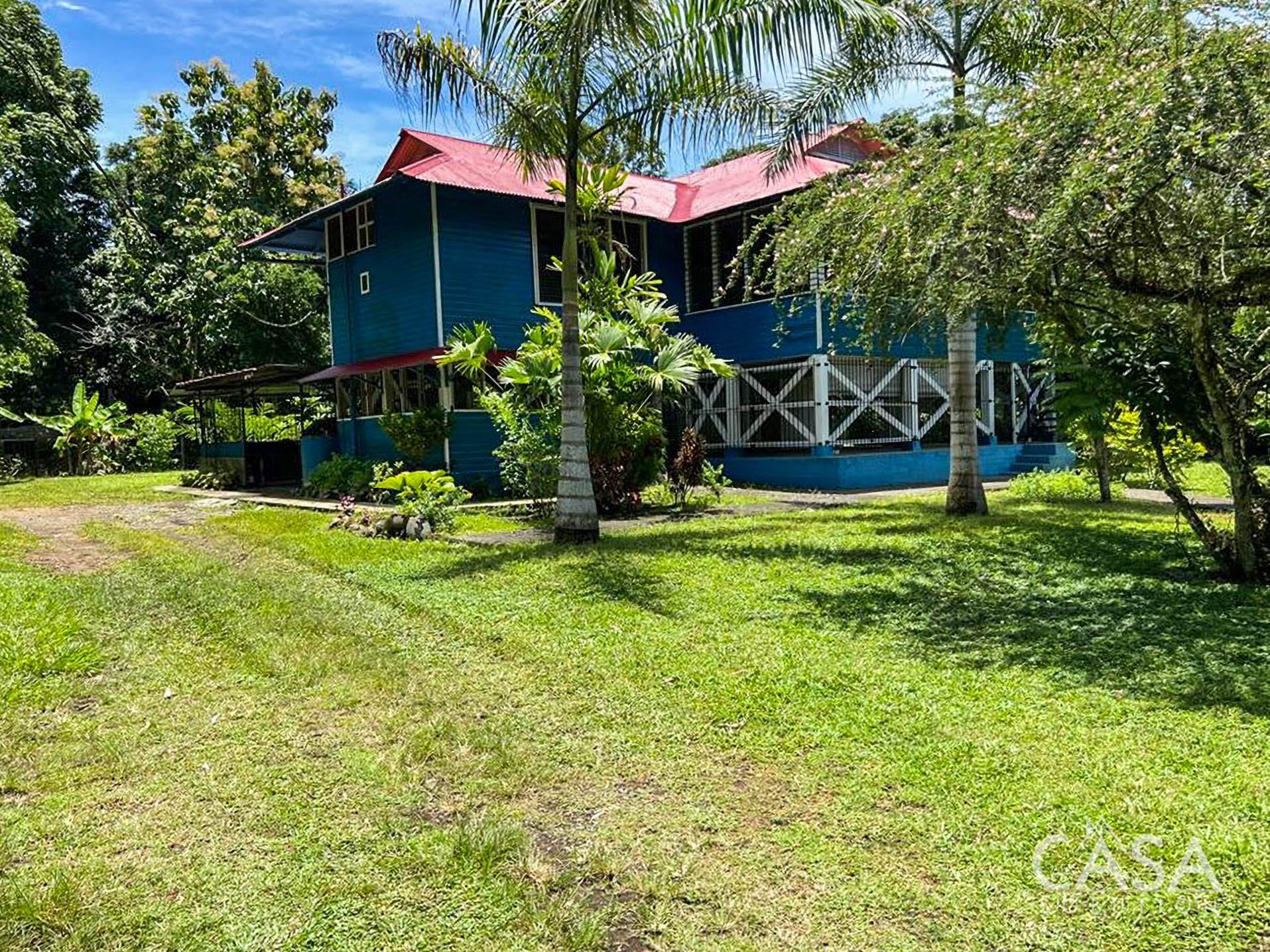 Chiquita Banana! WellPresented Historic Home Plus Guest Apartment For