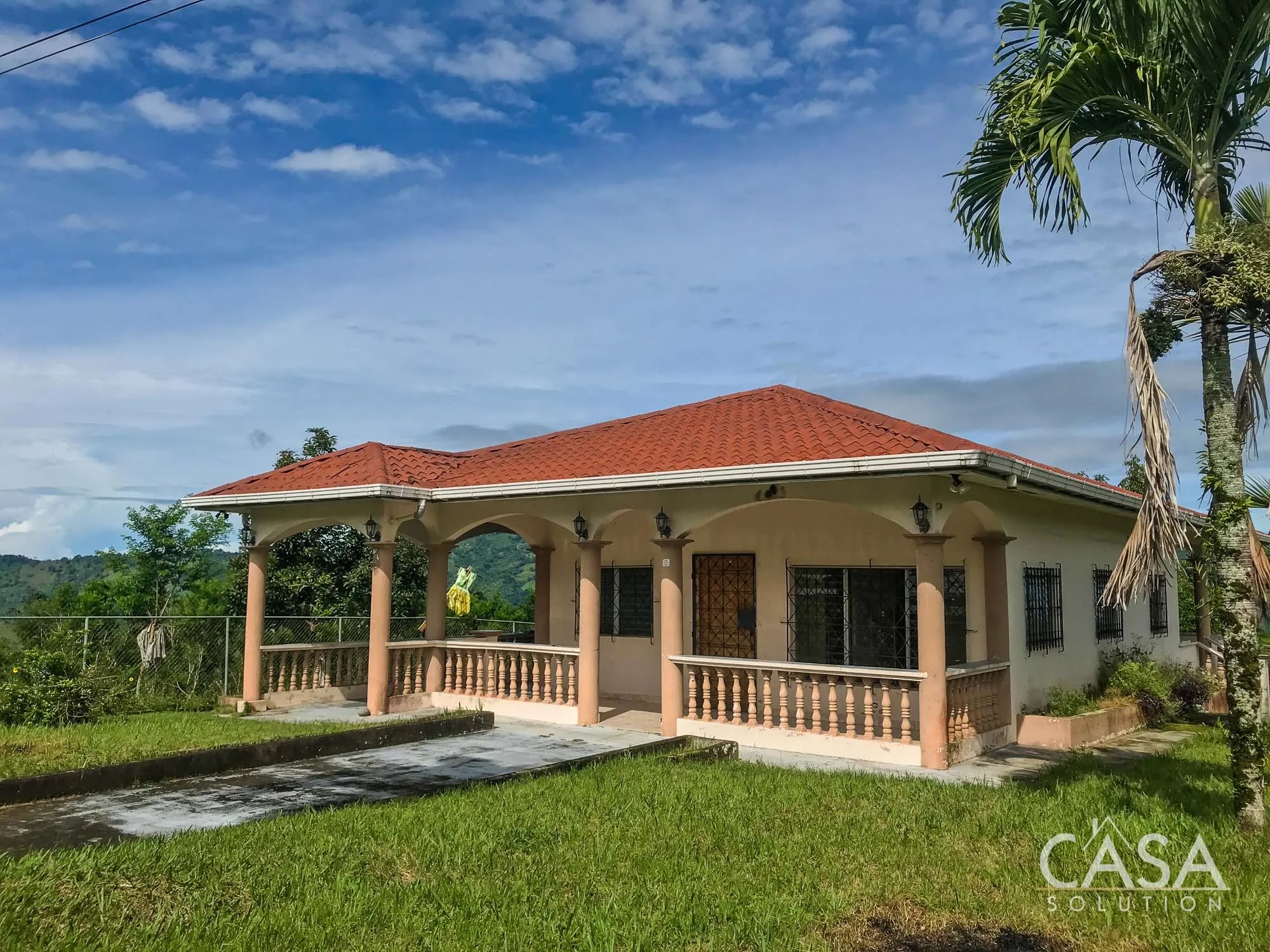 3bedroom home in Renacimiento, Chiriqui, with 1.5 hectares of fertile land, a water spring, and