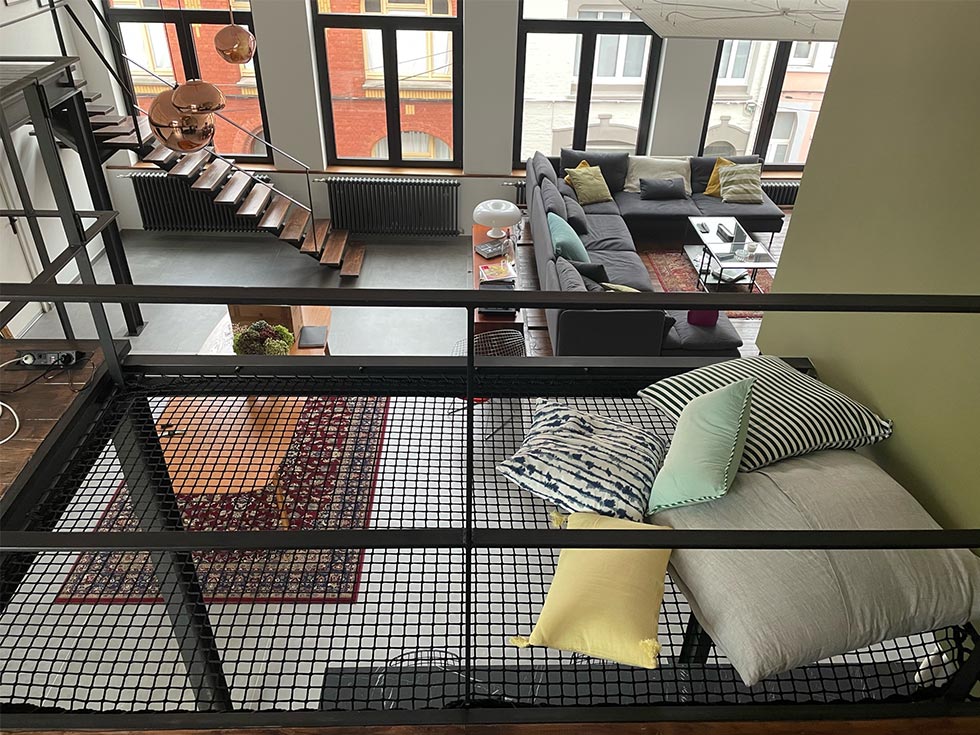 Hammock floor and suspended net the loft net