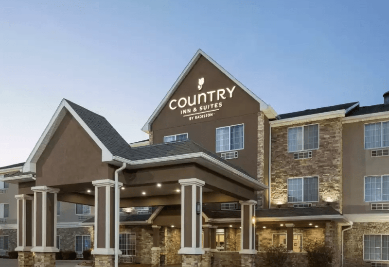 10 PetFriendly Hotels in Topeka Kansas (2024 Update) Catster