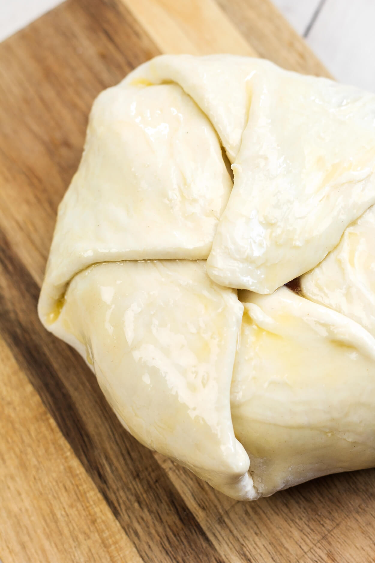 Vegan Baked Brie in Puff Pastry (Vegan Brie en Croute) with step by