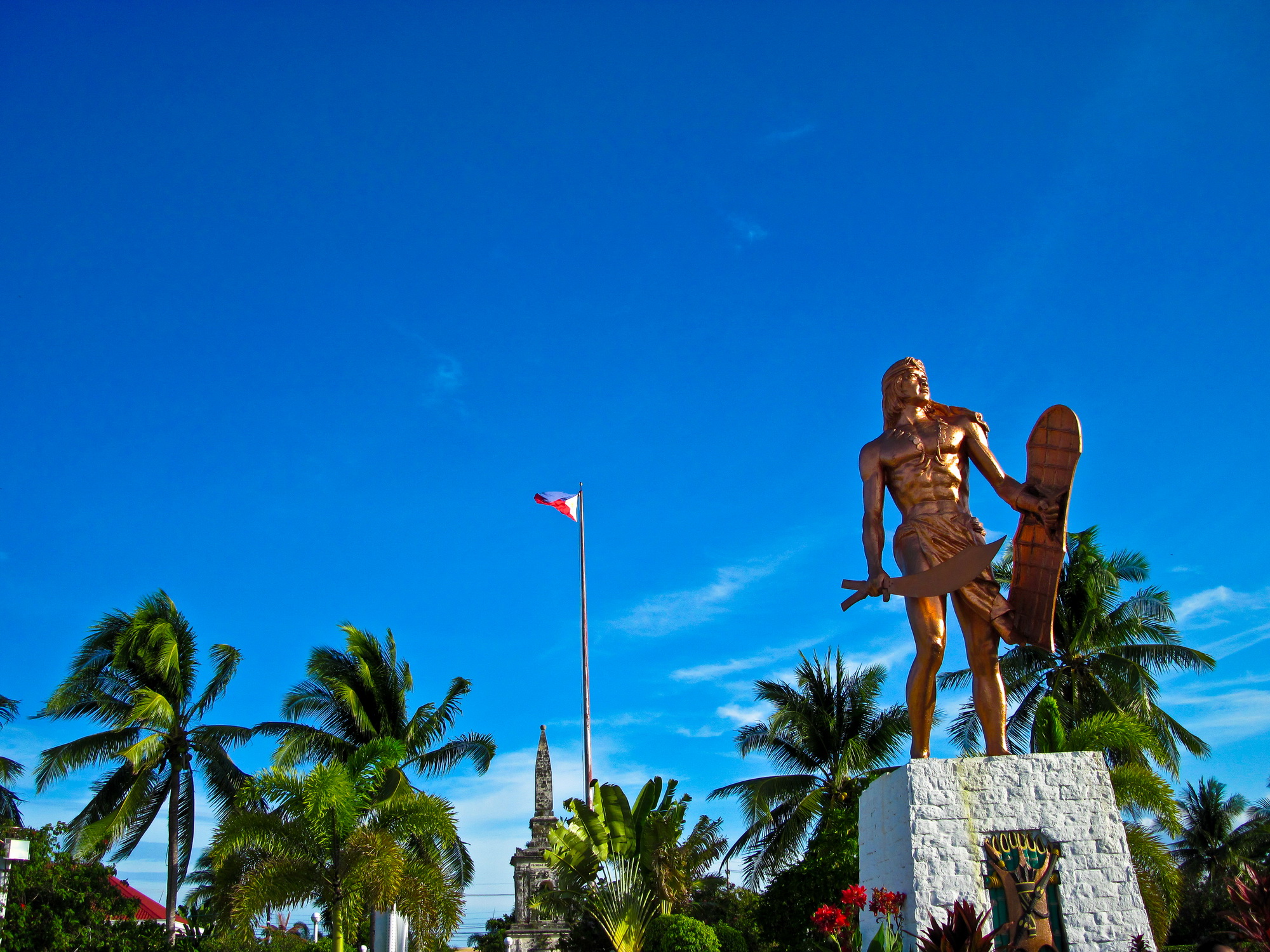 It is home to about 408,000 people. Cebu Lapu-Lapu Shrine | Cebu City Tour