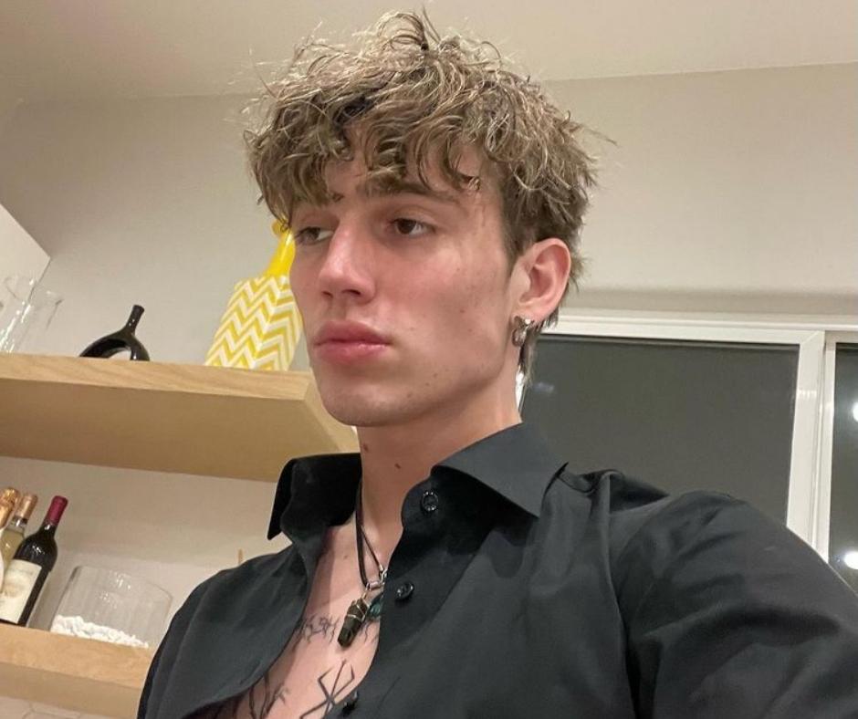 Vinnie Hacker’s Bio, Height, Weight, Measurements, Net Worth & More(09)