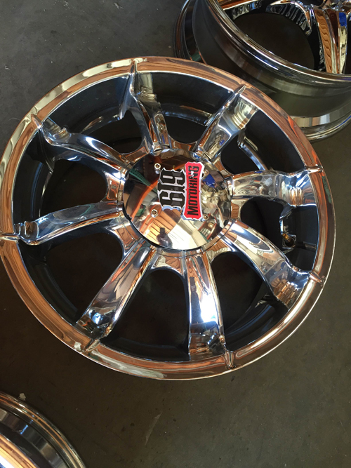 Set of 4 Floating Universal Center Caps chrome with floating logo