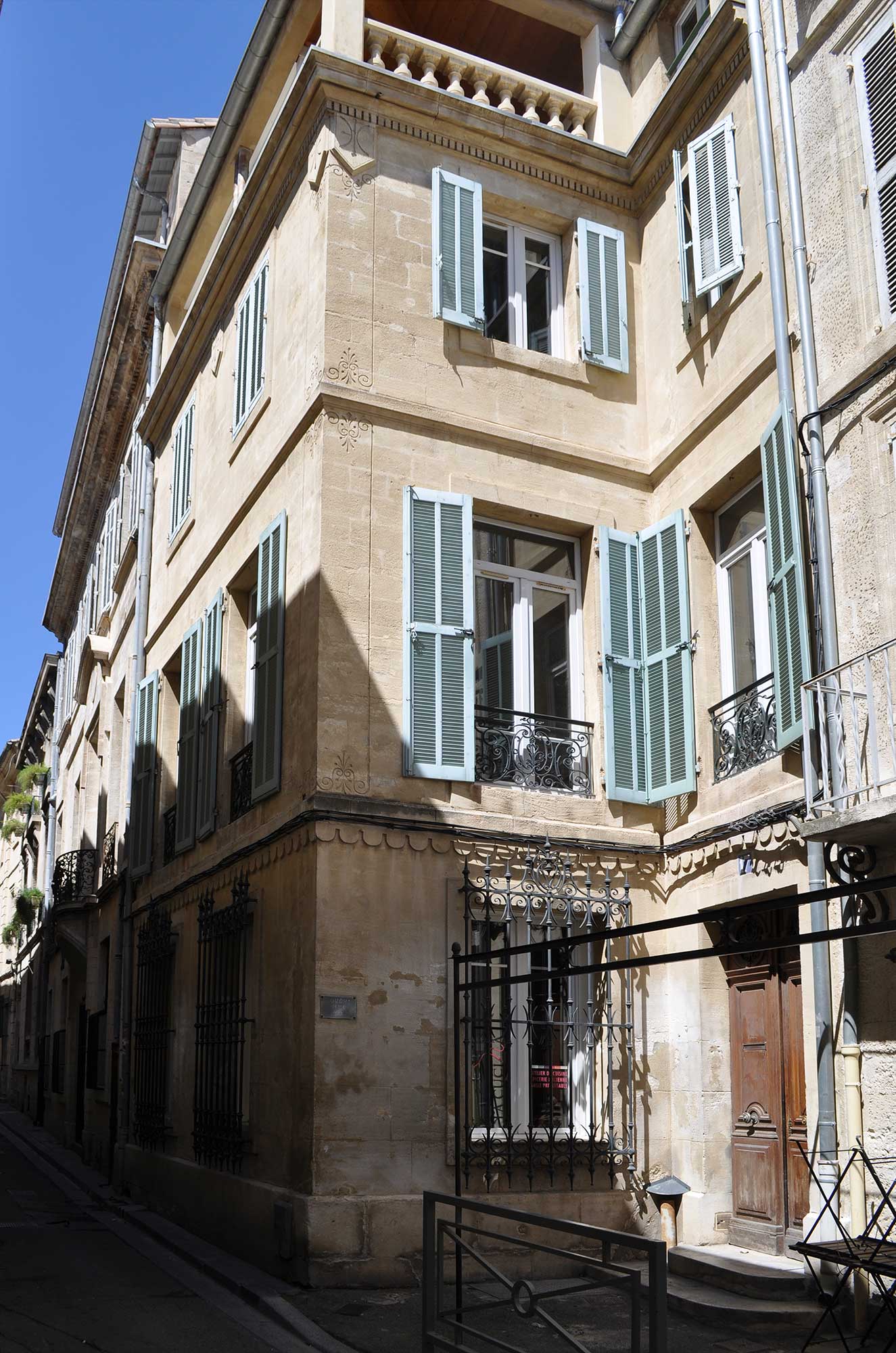 Juliette Balcony Apartment in Central Avignon with parking