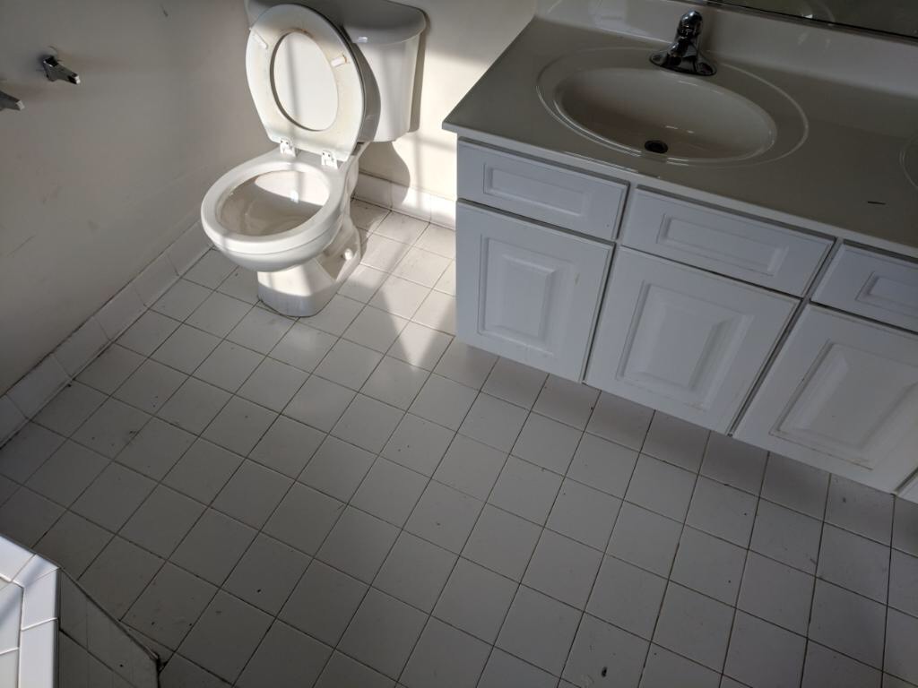 Tub Regazing CE Bathtub Refinishing service Miami Florida