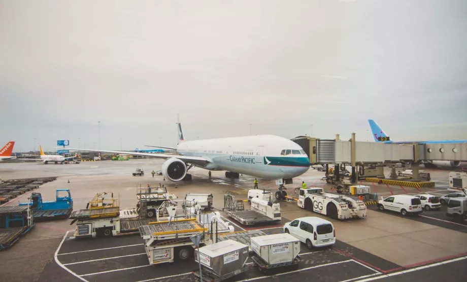 Cathay Pacific baggage allowance (hand and checked)