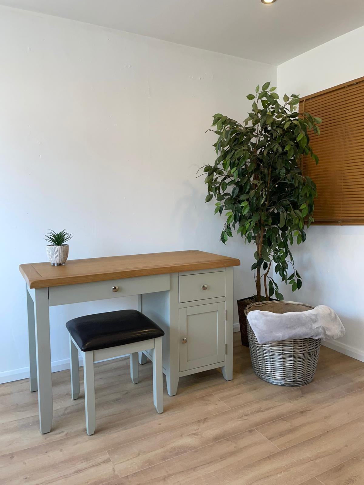 HAMPSHIRE DRESSING TABLE WITH STOOL CFD Sofas Ltd
