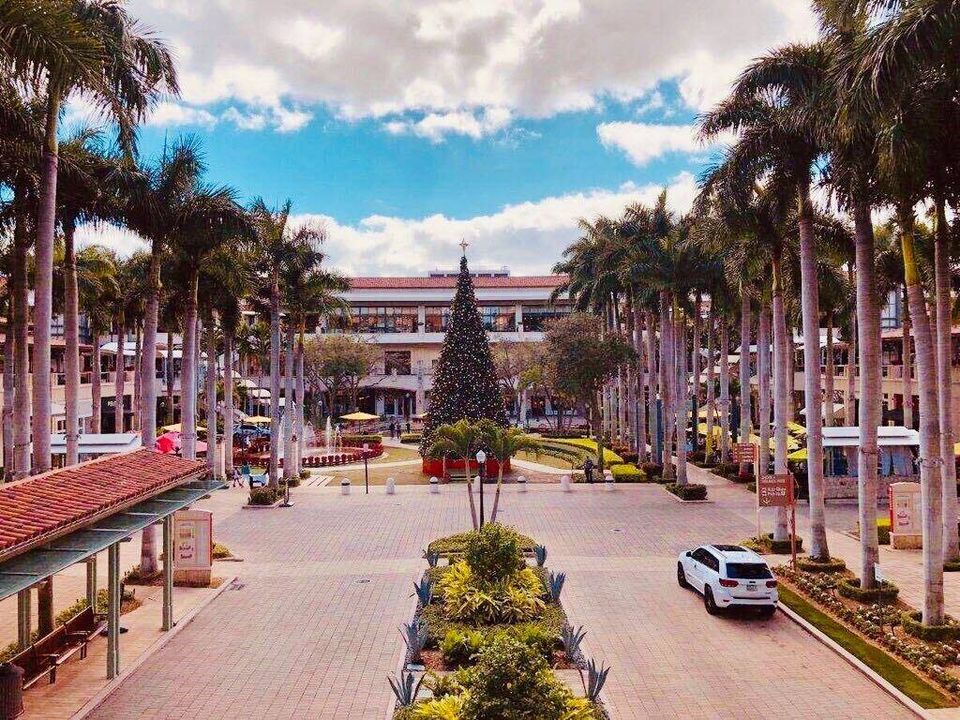 Shops of Merrick Park Coral Gables Lookbook