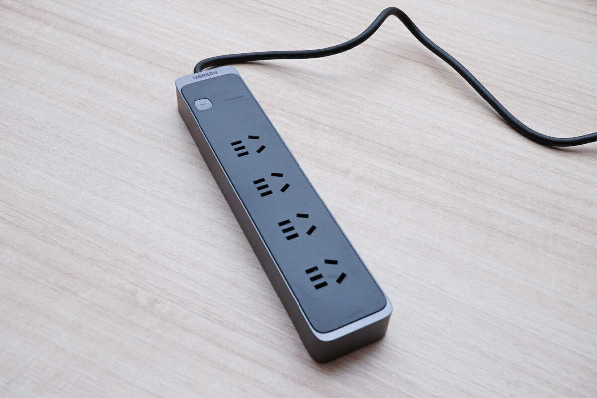 Unboxing of UGREEN 4Outlet Extension Cord Power Strip Chargerlab