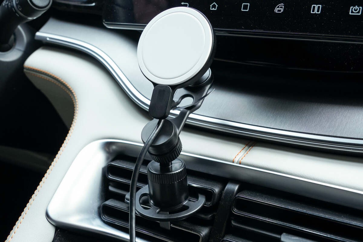 Review of mophie Wireless Charging Vent Mount with MagSafe - Chargerlab