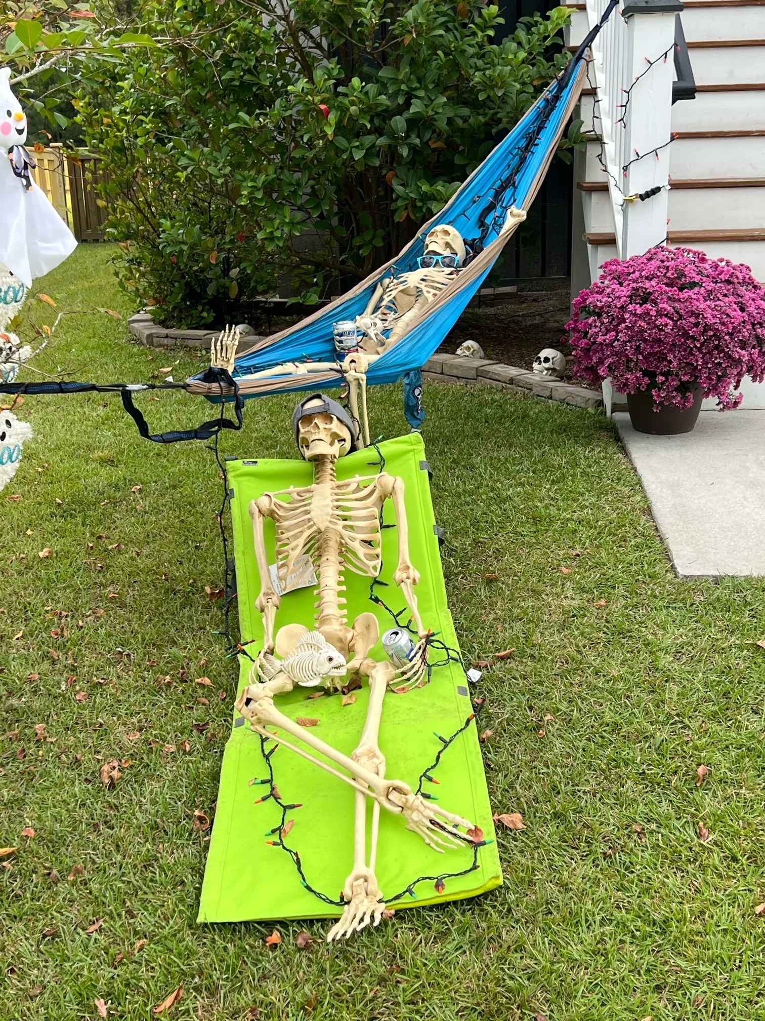 10 skeleton pose ideas for your yard