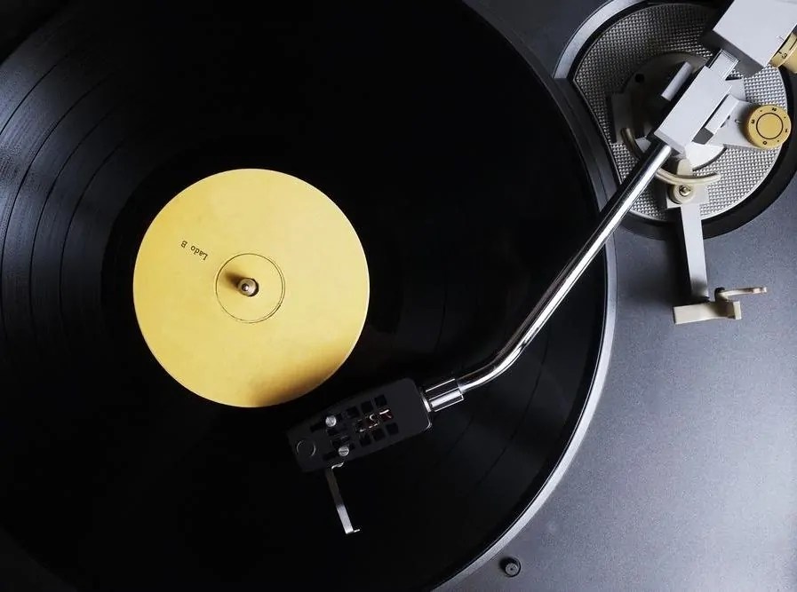 Analog vs Digital Audio Is Vinyl Making a Comeback in 2023 Chart Attack