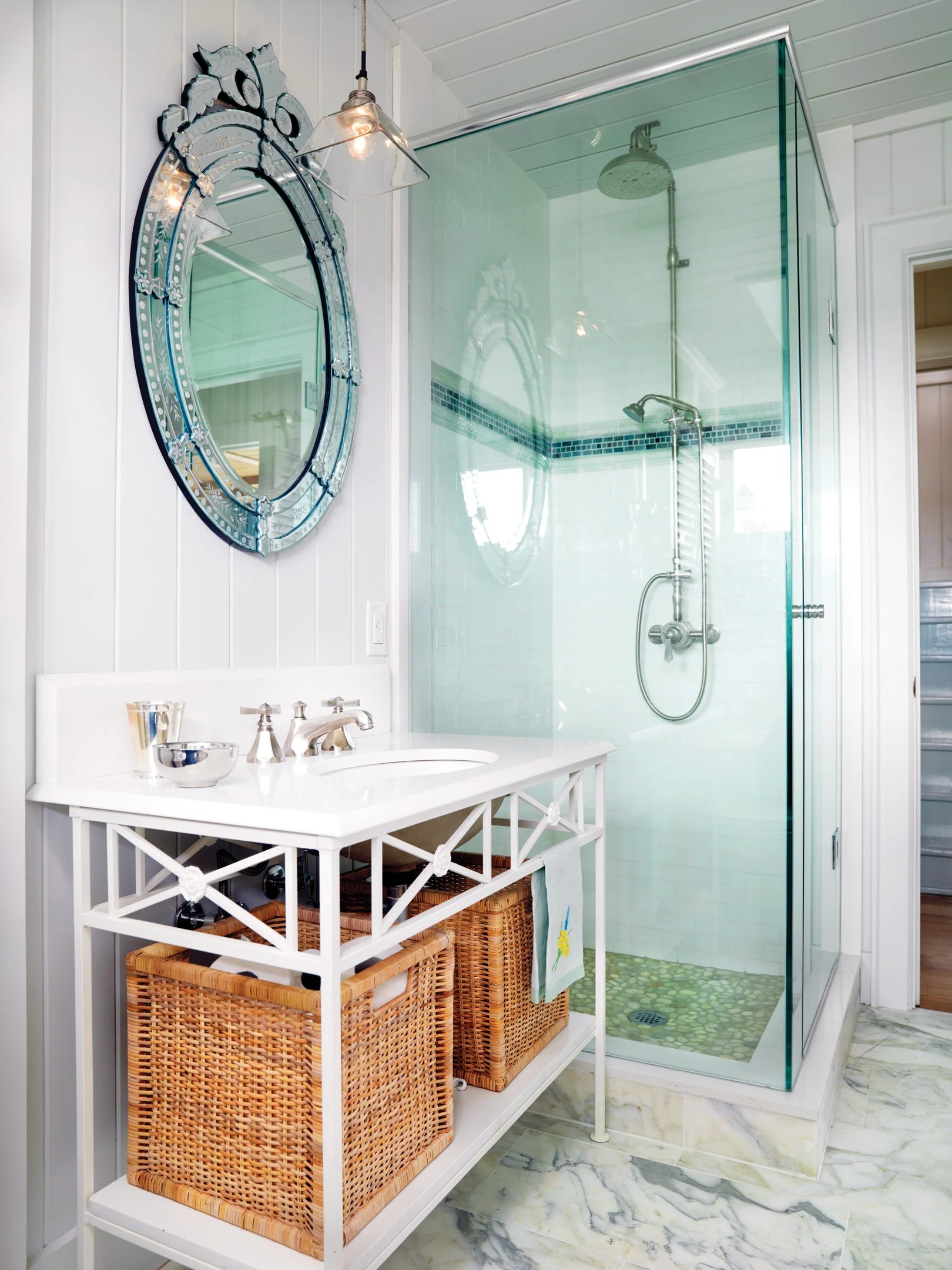 Sarah Richardson's tips on how to design a small bathroom