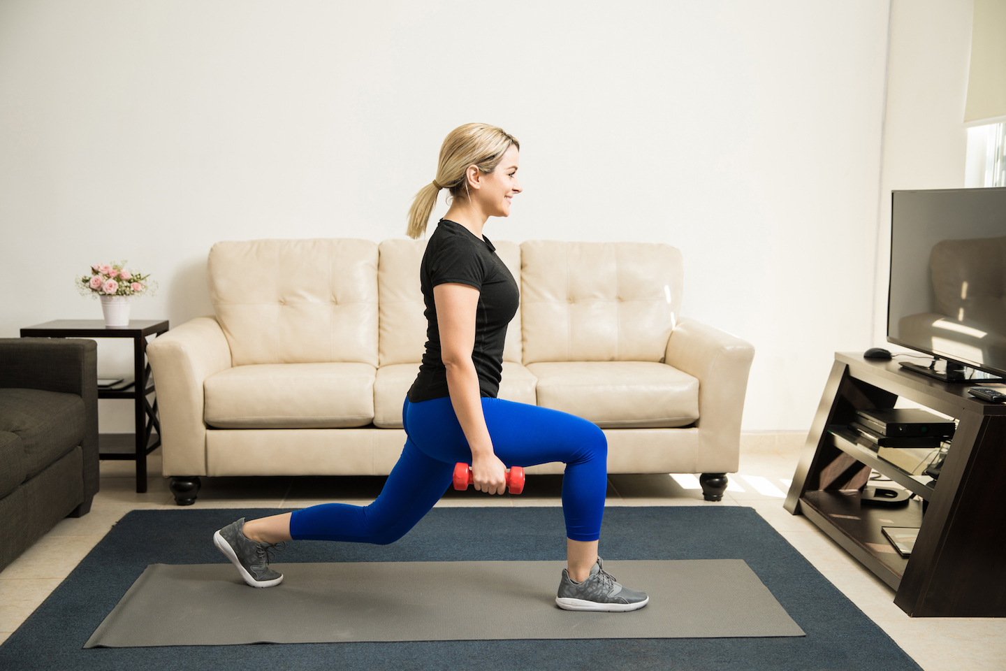 5 Couch Exercises To Do While You Watch Tv | Chatelaine