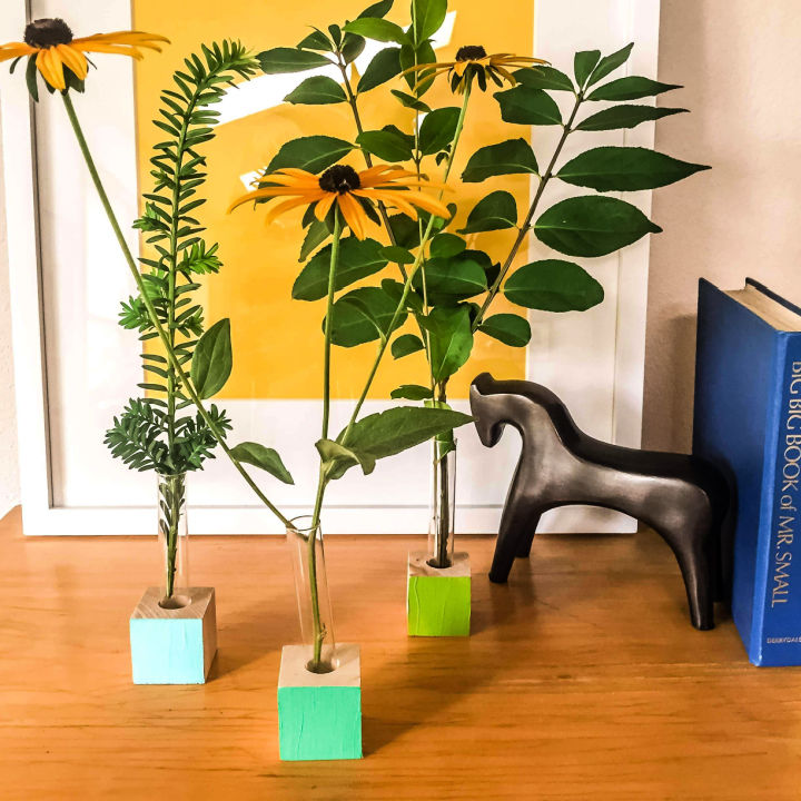 25 Amazing DIY Flower Vase Ideas