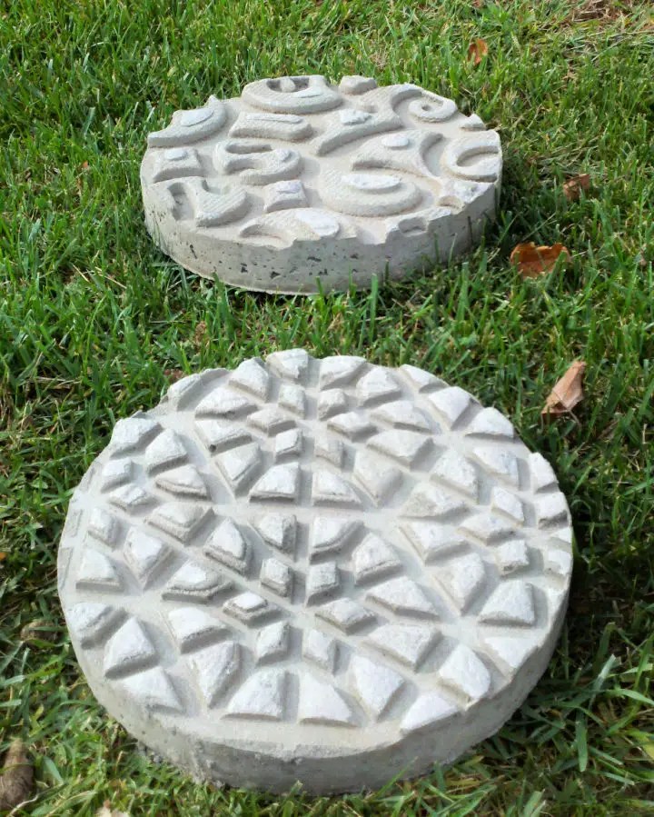 30 Amazing DIY Stepping Stones