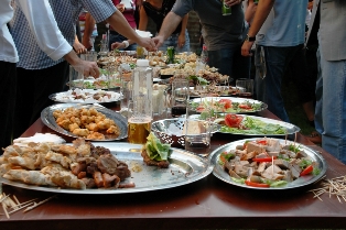 Cooking For A Crowd Of 25 Or More - Tips And Ideas