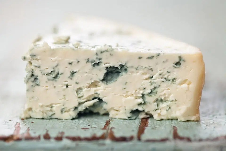 What Does Blue Cheese Taste Like? Chef's Pencil