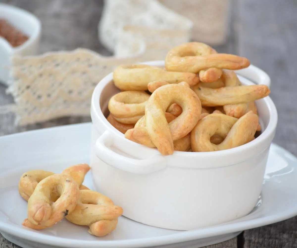 Taralli Recipe (Italian Pretzels) Chef's Pencil