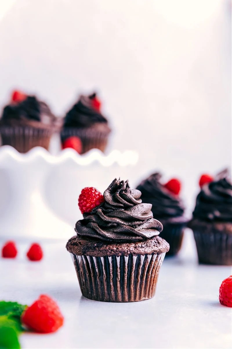 Cake Mix Cupcakes {Double Chocolate!} Chelsea's Messy Apron