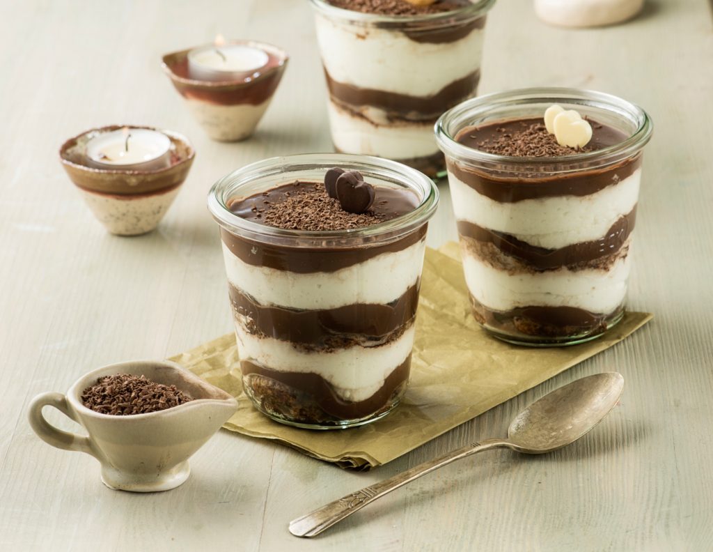 Bardakta Çikolatalı Tiramisu Tarifi