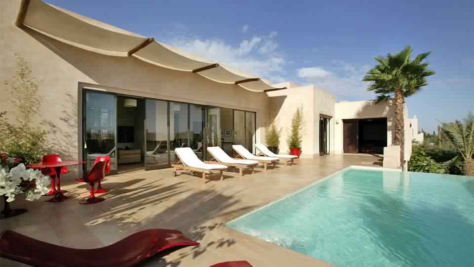 Contemporary villa for sale in Marrakech 470m2 villa just outside