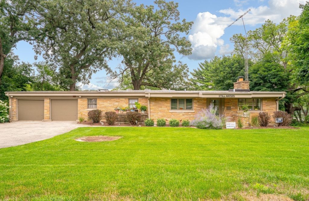 Five ArchitectDesigned Modernist Homes For Sale Chicago Magazine