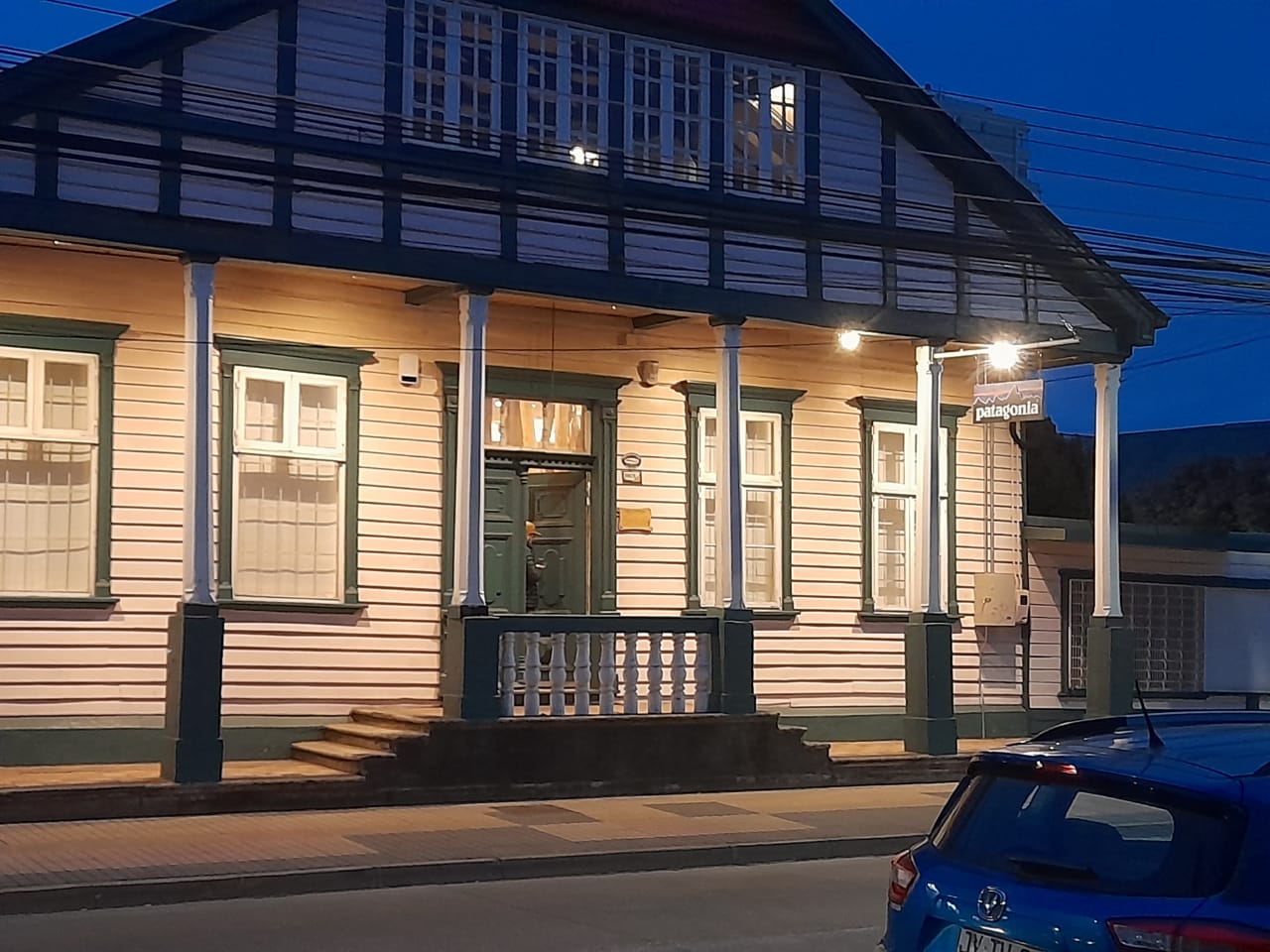 Patagonia inaugura nueva tienda en patrimonial Casa Stückrath de Osorno