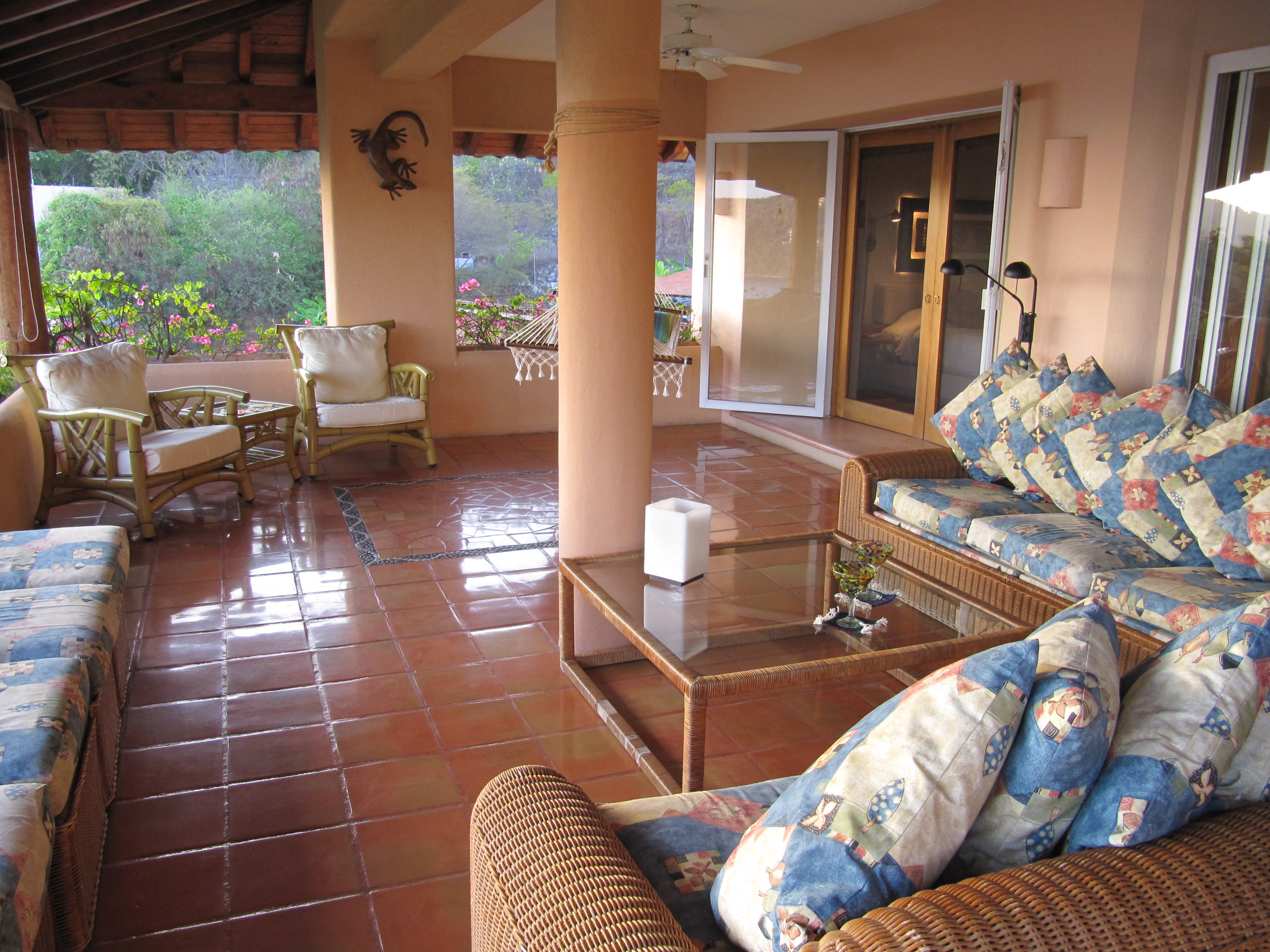 Zihuatanejo Condo Mexico Ixtapa La Casa Que Ve al Mar means House with