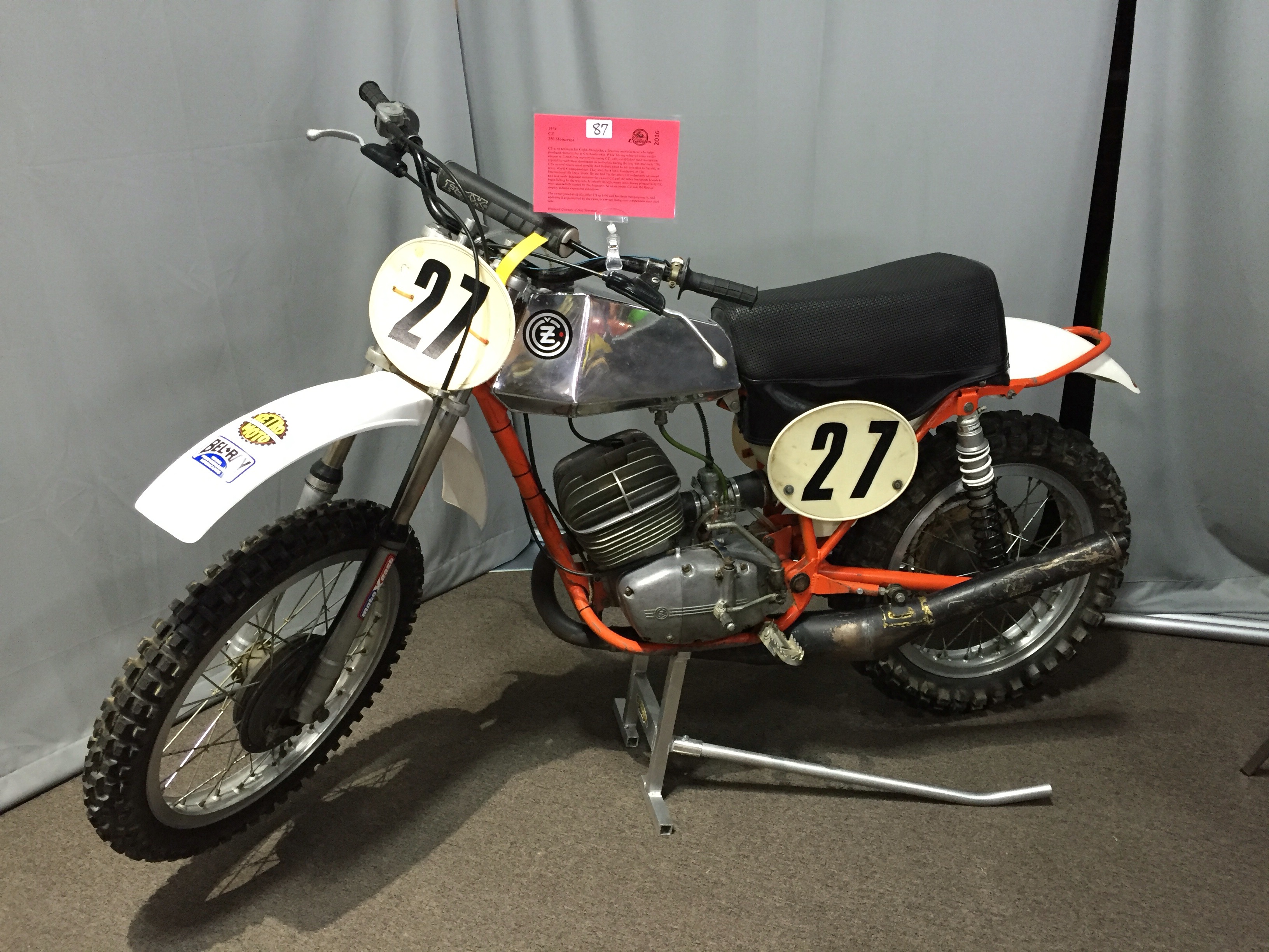 Martin moto show photos Chin on the Tank Motorcycle stuff in