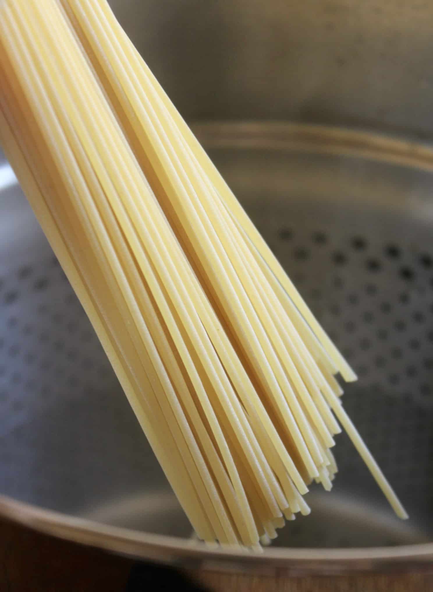 Spaghetti Sauce (Easy Italian Recipe with 6 Ingredients) Christina's