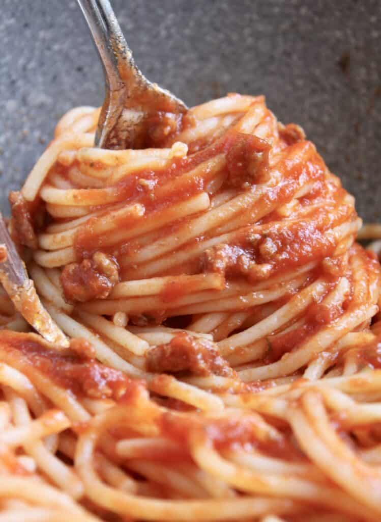 Spaghetti Sauce (Easy Italian Recipe with 6 Ingredients) Christina's