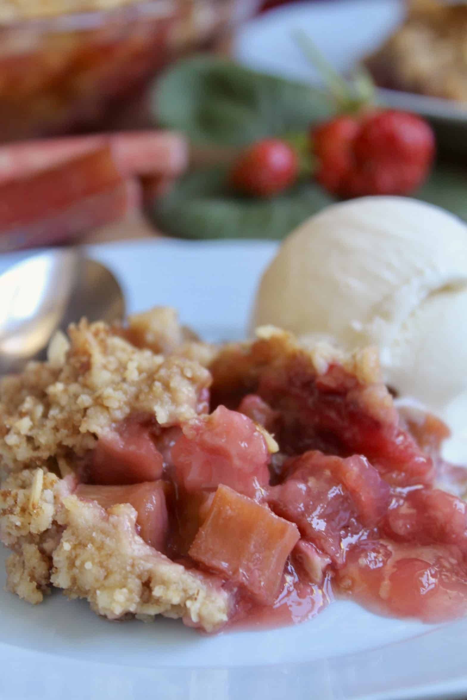 Easy Strawberry Rhubarb Crisp (with Oats and Brown Sugar) Christina's