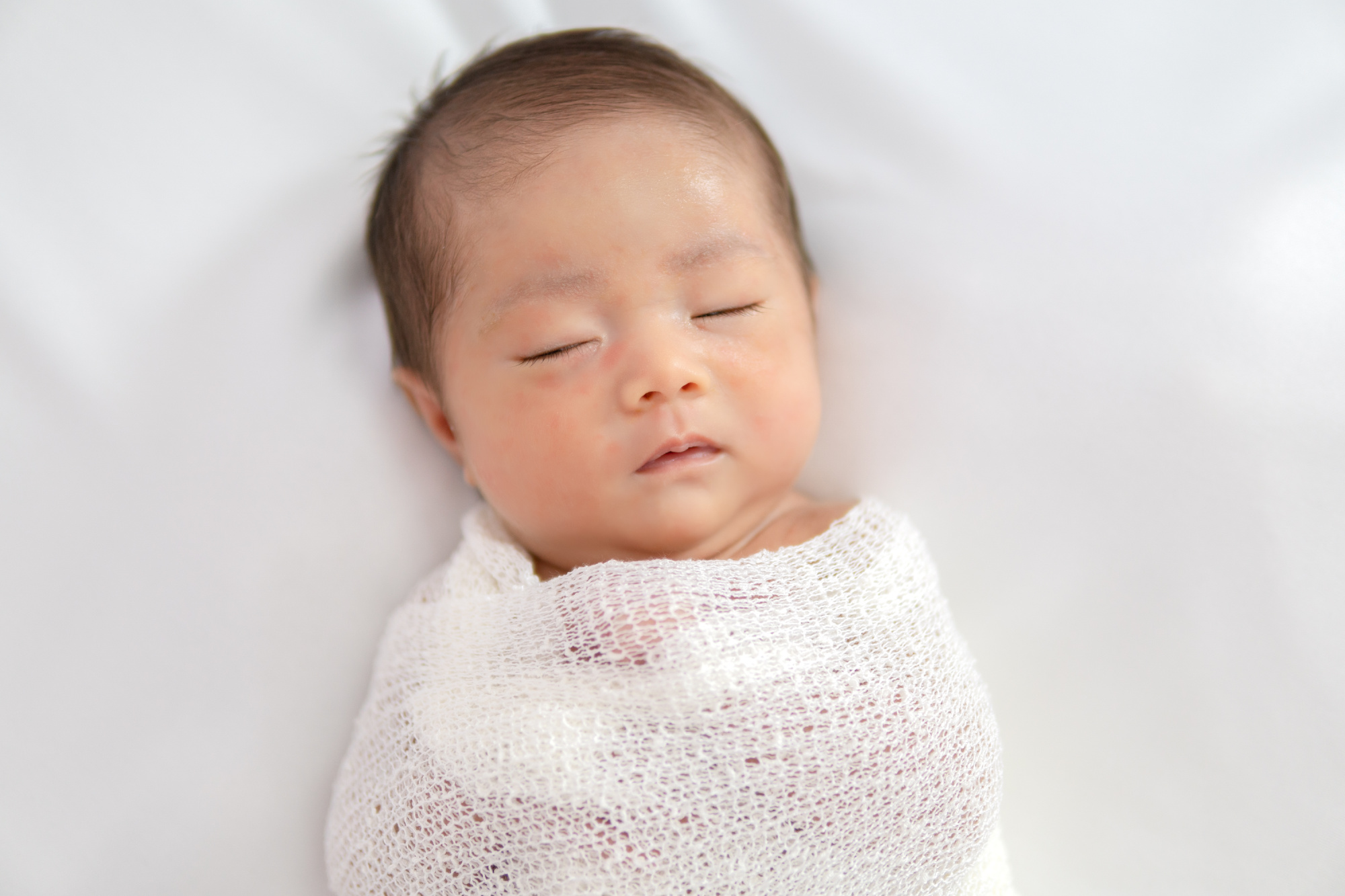 How to Keep Your Baby Warm at Night Without Swaddle Blankets