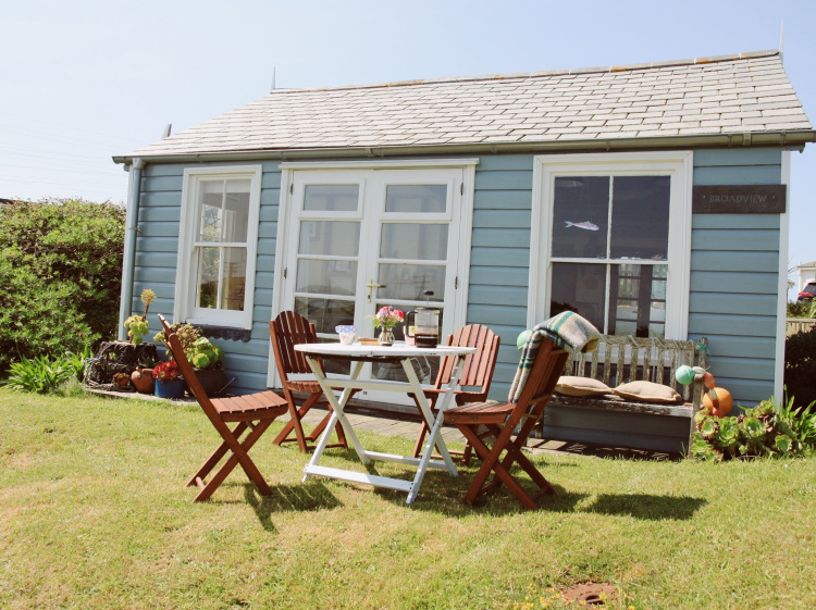 Broadview Beach Chalet is a classic 1940's chalet at Riviere Towans in