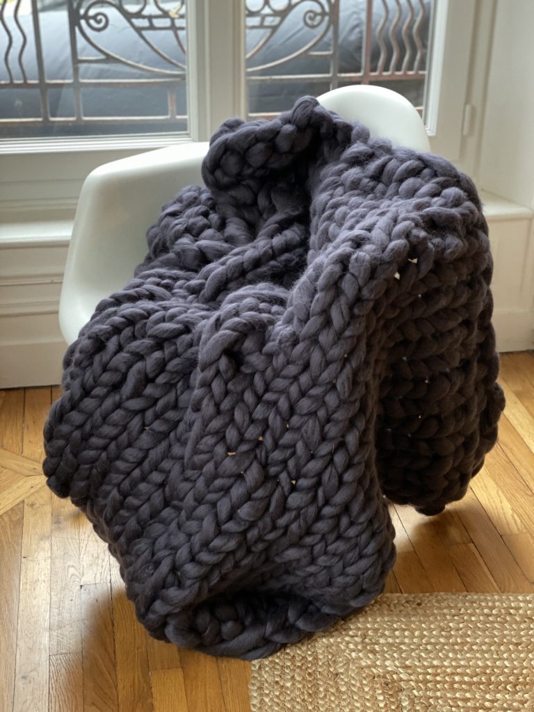 Un plaid à tricoter avec ses mains facile et waou