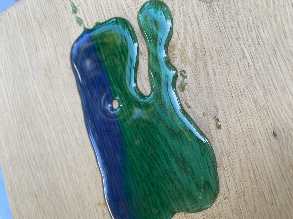 Résine époxy : comment customiser des planches en bois - Ciloubidouille
