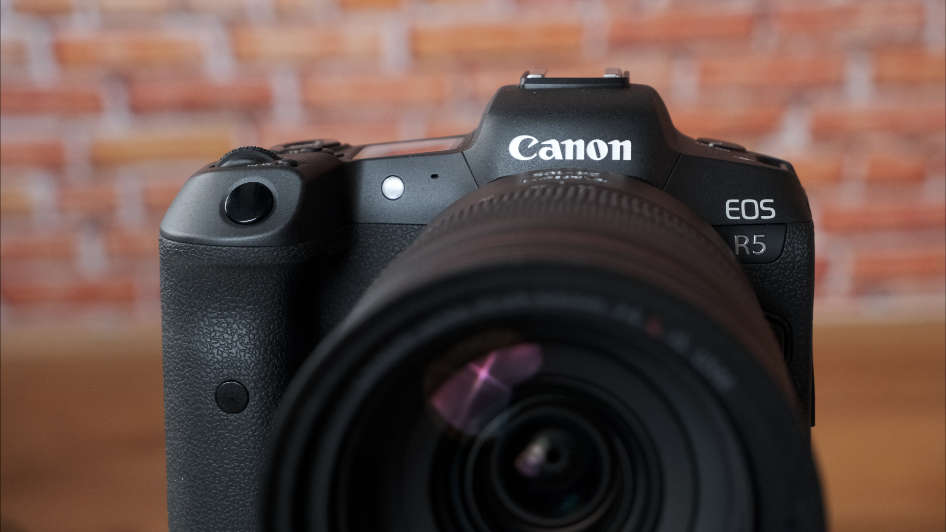 Canon R5 Firmware 1.5.0 Released Fixes Edge Noise in Canon Log