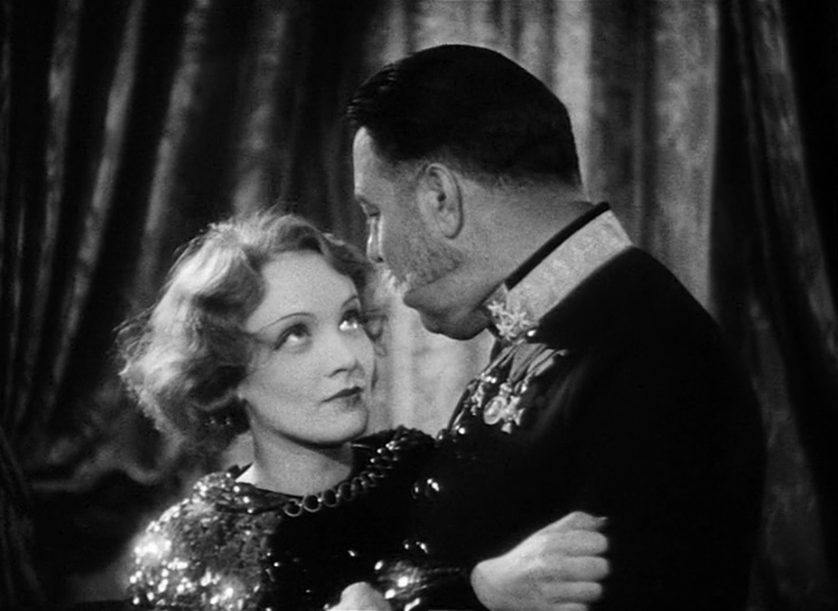 Agent X 27 CinéLounge