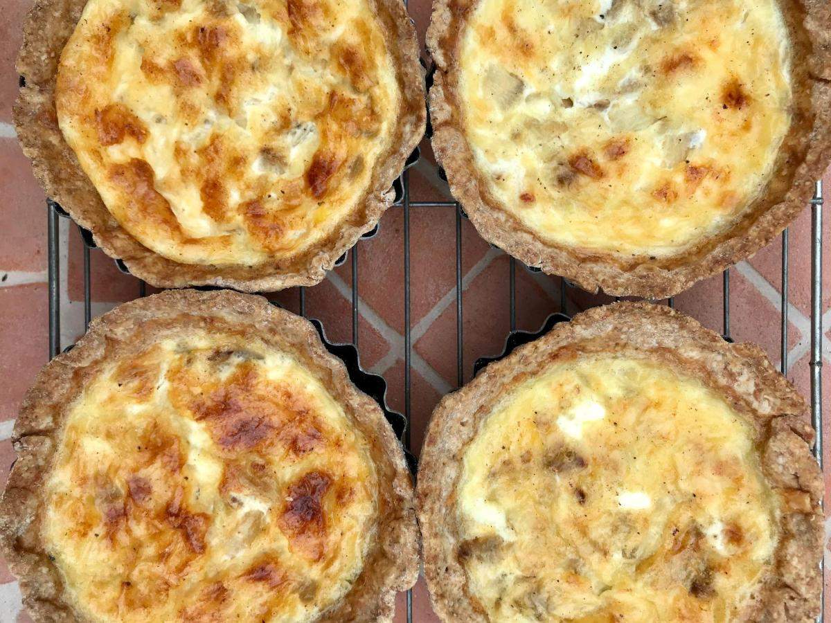 Mini Cheese and Onion Quiches (without Cream) Cinnamon and Kale