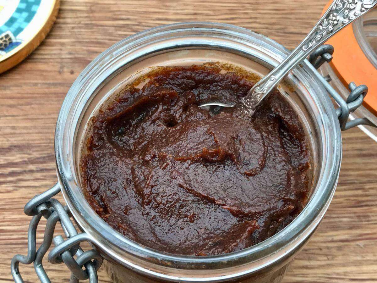 How to Make Date Paste Cinnamon and Kale