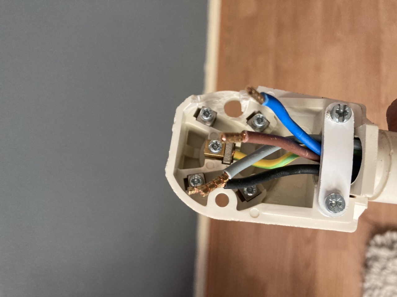 Aansluiten Inductiekookplaat/Perilex Stekker - Forum - Circuits Online