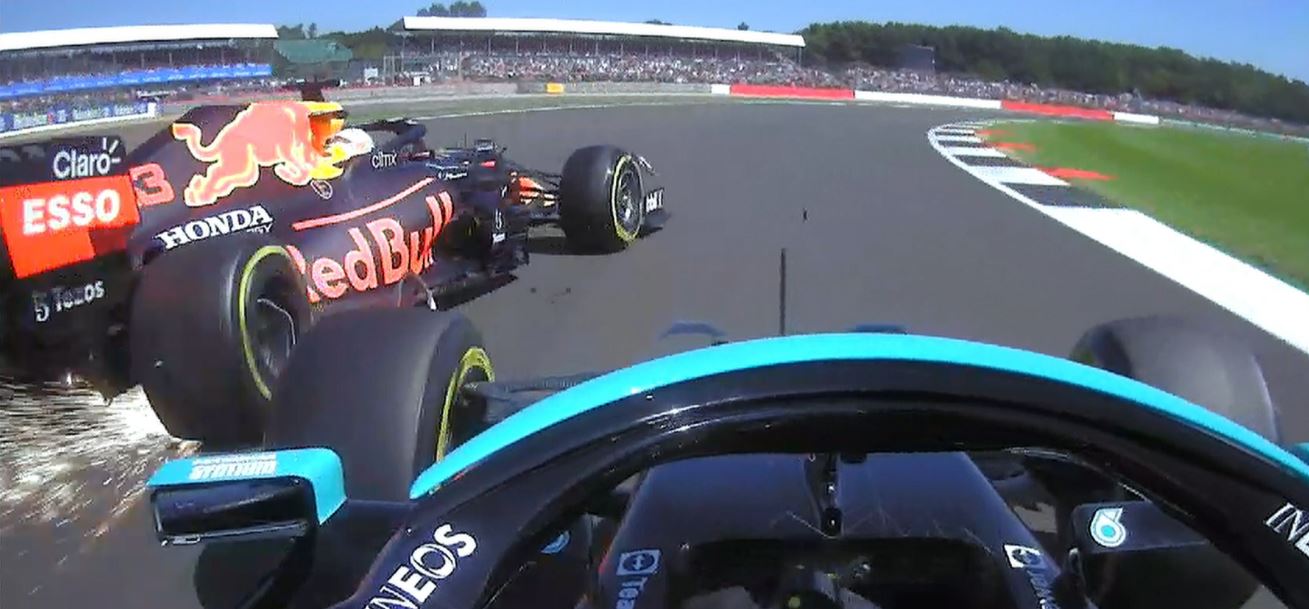 F1, Brutto incidente tra Hamilton e Verstappen al 1° giro [ FOTO e VIDEO ]