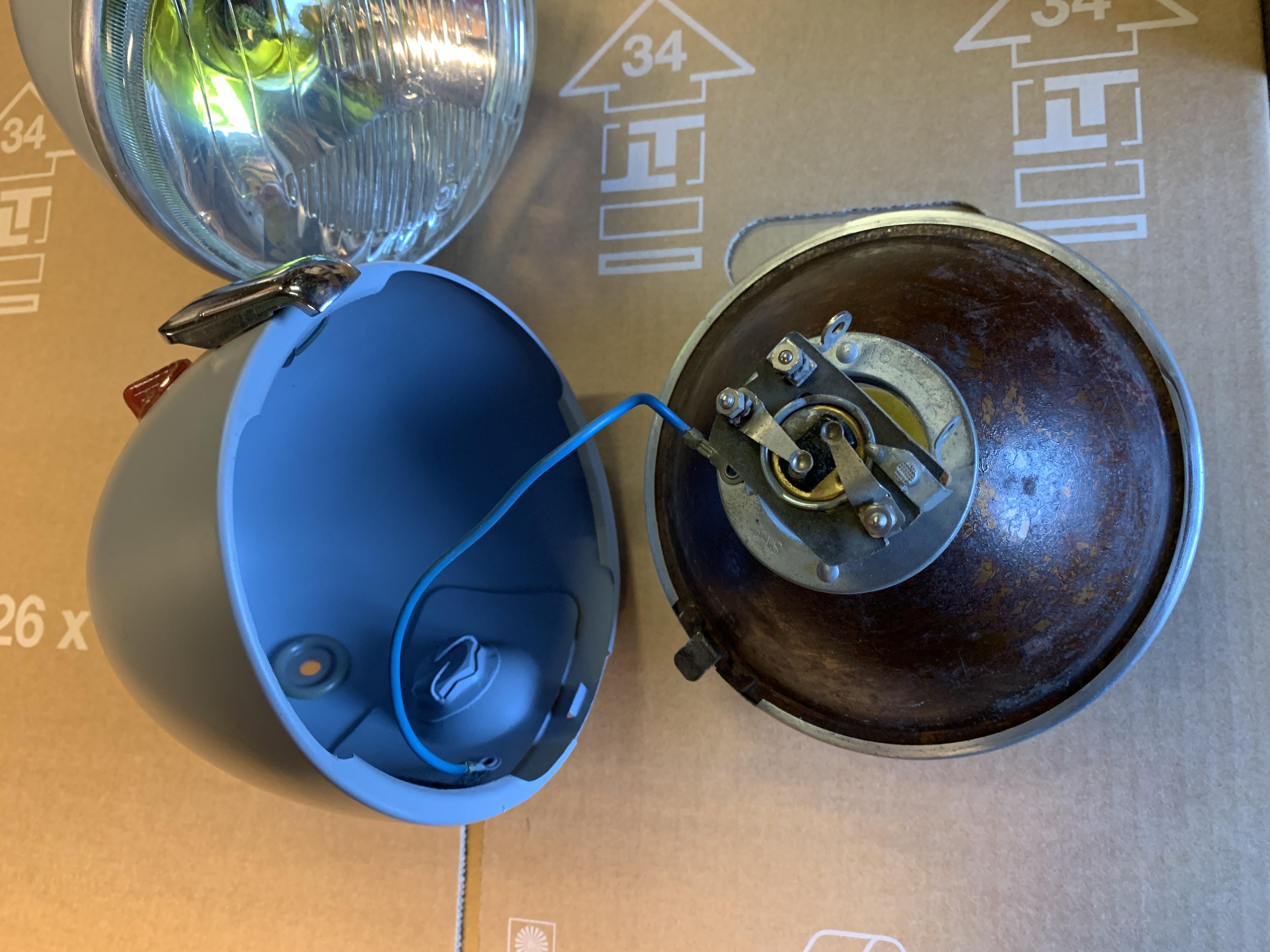 2 x headlight housing steel as new with reflector bulb an Citroworld