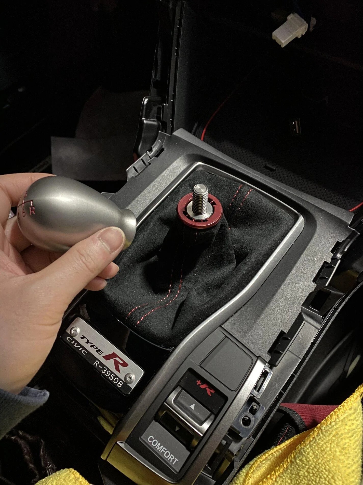 2020 FK8 How can I remove the shift boot ? 2016+ Honda Civic Forum