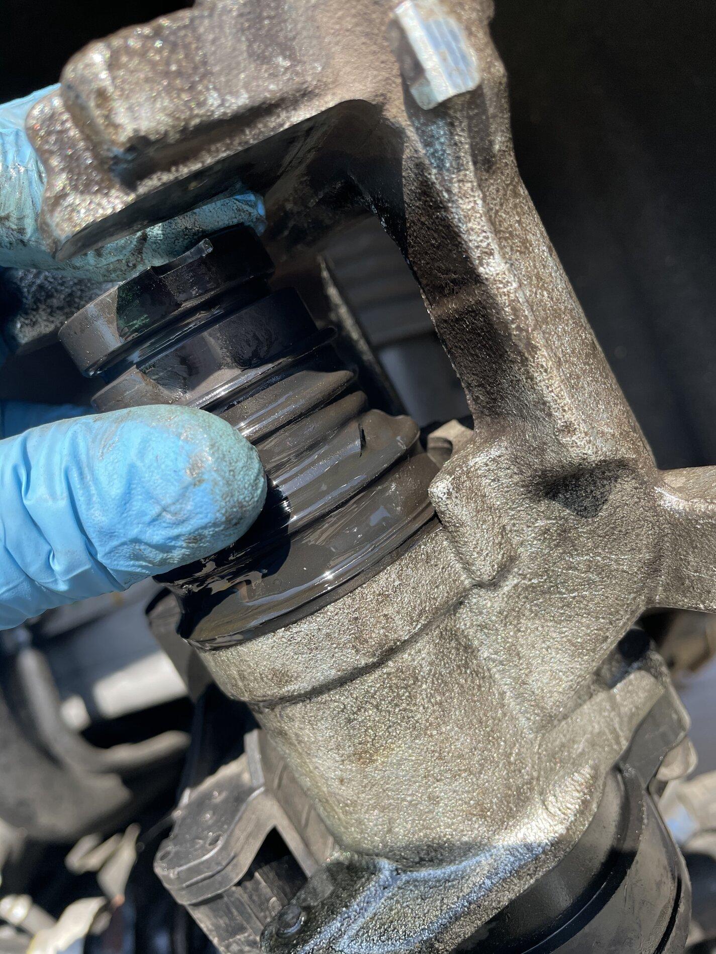 Rear brake piston boot has a tear ? 2016+ Honda Civic Forum (10th Gen