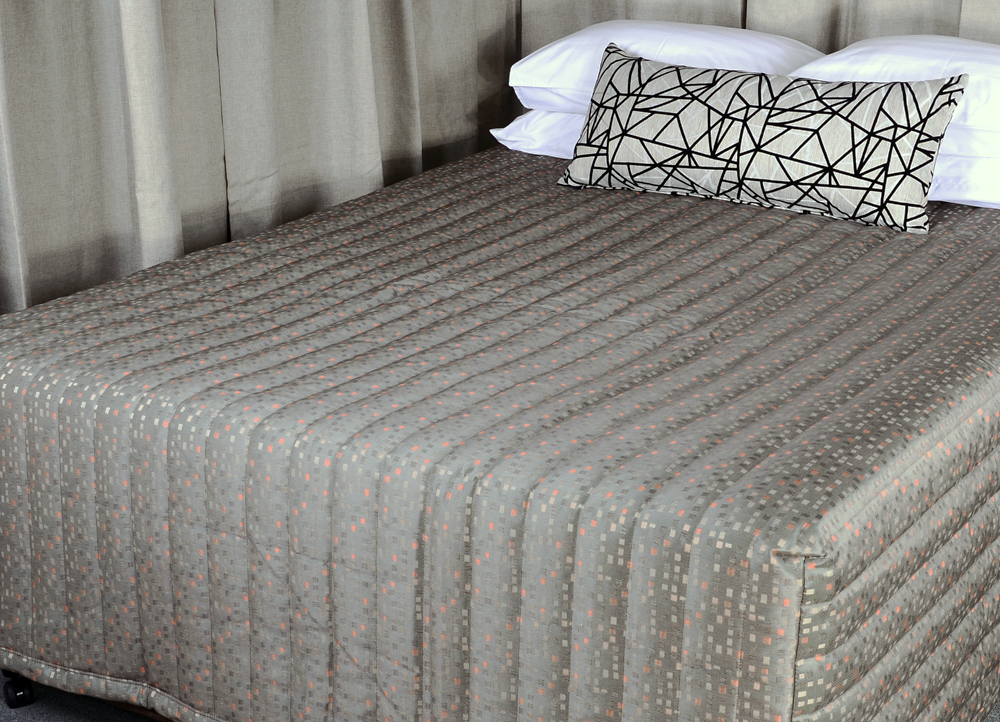 Sale Bedspreads, Bed Caps & Coverlets Clamshell Textile goods for