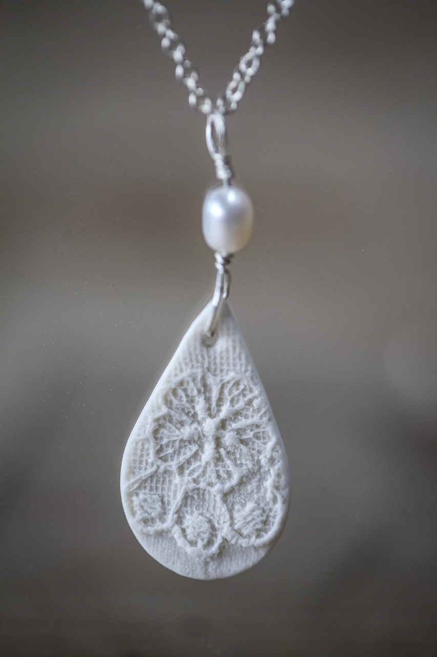 Pearl & Porcelain Flower Design Teardrop Necklace